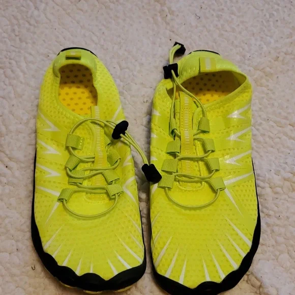 Never worn free motion shoe size 41 (10.5) - Picture 1 of 2